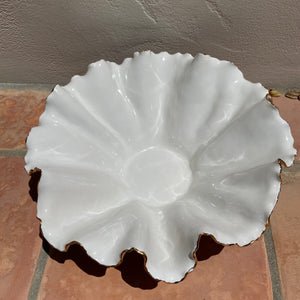 Porcelain flutter bowl